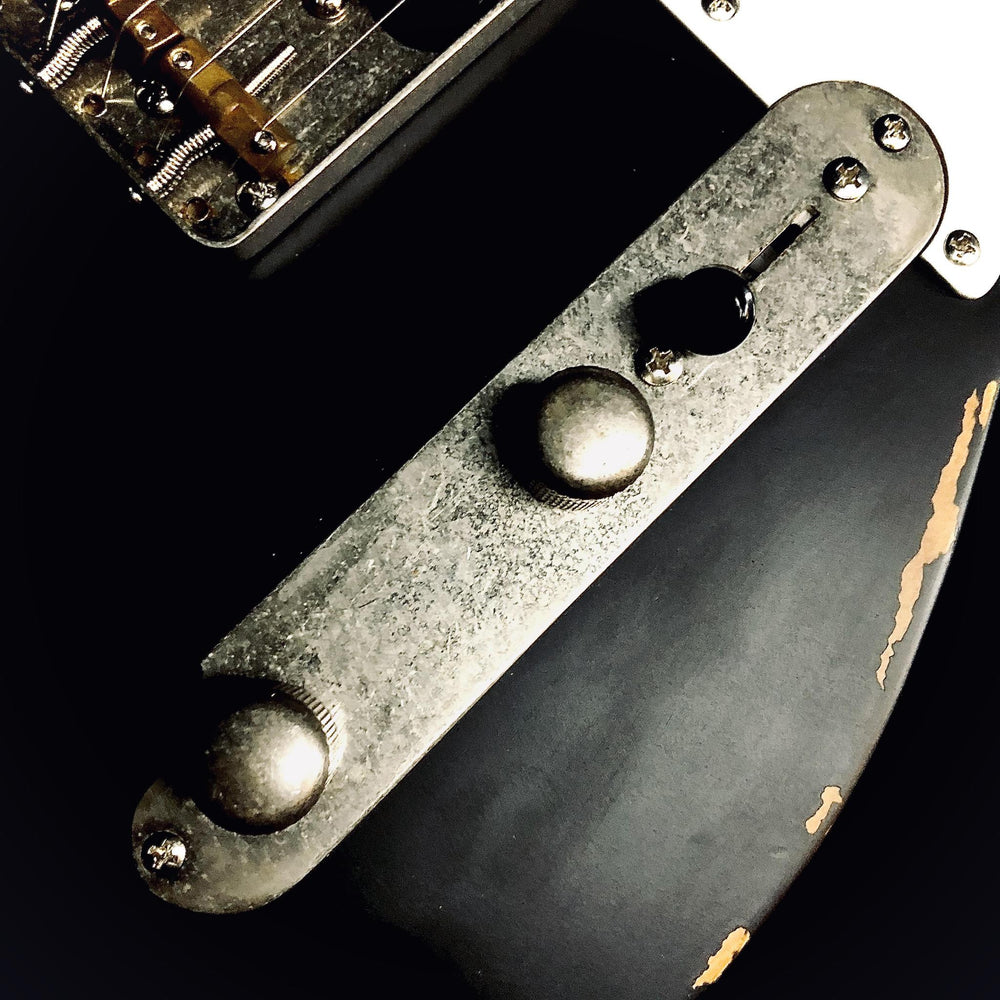 VINTAGE V62 ICON ~ DISTRESSED BLACK - British Audio